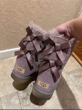 Ugg boots with bows 💜